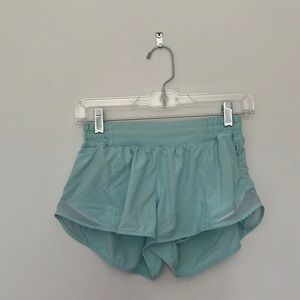 Lululemon hotty hot shorts 2.5”